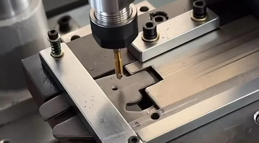 Precise Matching Standard of Tapping Tooth Size and Bottom Hole Size and Application of YSA Issa Servo Spindle